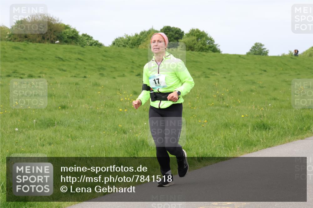 04.05.2025 - 8. Wedeler Halbmarathon Lena Gebhardt http://msf.ph/oto/7841518 04.05.2025 11:56:25 Laufen 17 meine-sportfotos.de