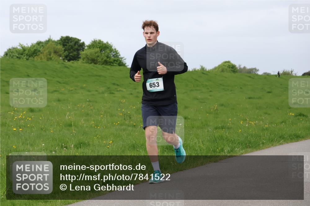 04.05.2025 - 8. Wedeler Halbmarathon Lena Gebhardt http://msf.ph/oto/7841522 04.05.2025 11:56:34 Laufen 653 meine-sportfotos.de