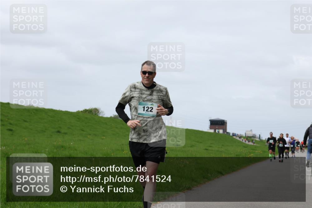 04.05.2025 - 8. Wedeler Halbmarathon Yannick Fuchs http://msf.ph/oto/7841524 04.05.2025 11:49:20 Laufen 122 meine-sportfotos.de