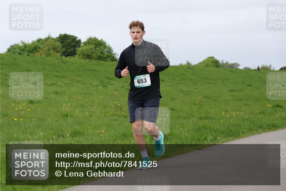 04.05.2025 - 8. Wedeler Halbmarathon Lena Gebhardt http://msf.ph/oto/7841525 04.05.2025 11:56:34 Laufen 653 meine-sportfotos.de