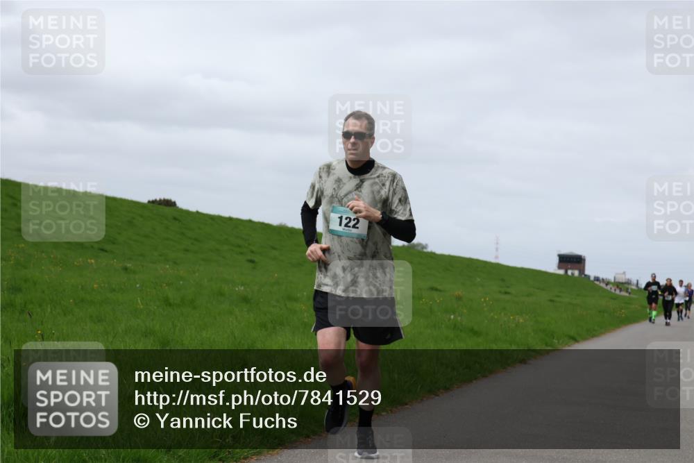 04.05.2025 - 8. Wedeler Halbmarathon Yannick Fuchs http://msf.ph/oto/7841529 04.05.2025 11:49:21 Laufen 122 meine-sportfotos.de