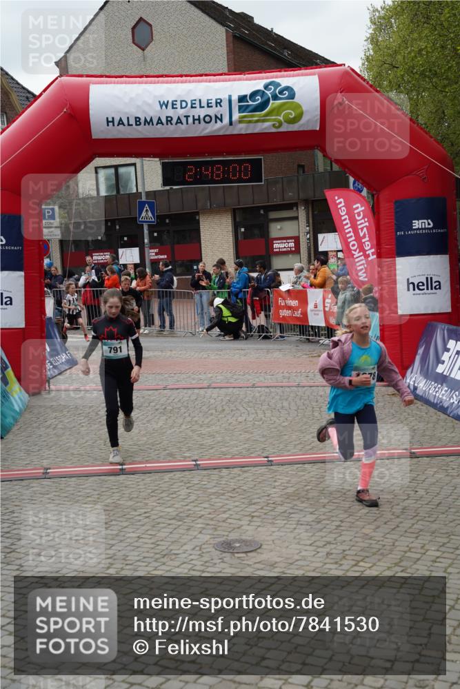 04.05.2025 - 8. Wedeler Halbmarathon Felixshl http://msf.ph/oto/7841530 04.05.2025 12:47:58 Ziel 707, 791, 898, 1078 meine-sportfotos.de