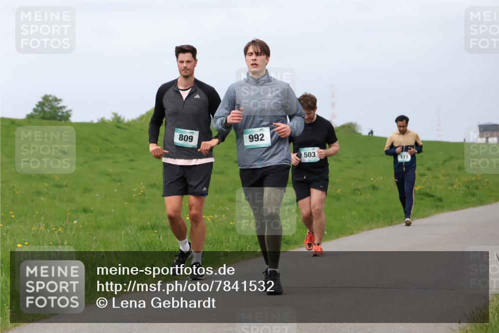 04.05.2025 - 8. Wedeler Halbmarathon Lena Gebhardt http://msf.ph/oto/7841532 04.05.2025 11:56:45 Laufen 809, 992, 503, 173 meine-sportfotos.de
