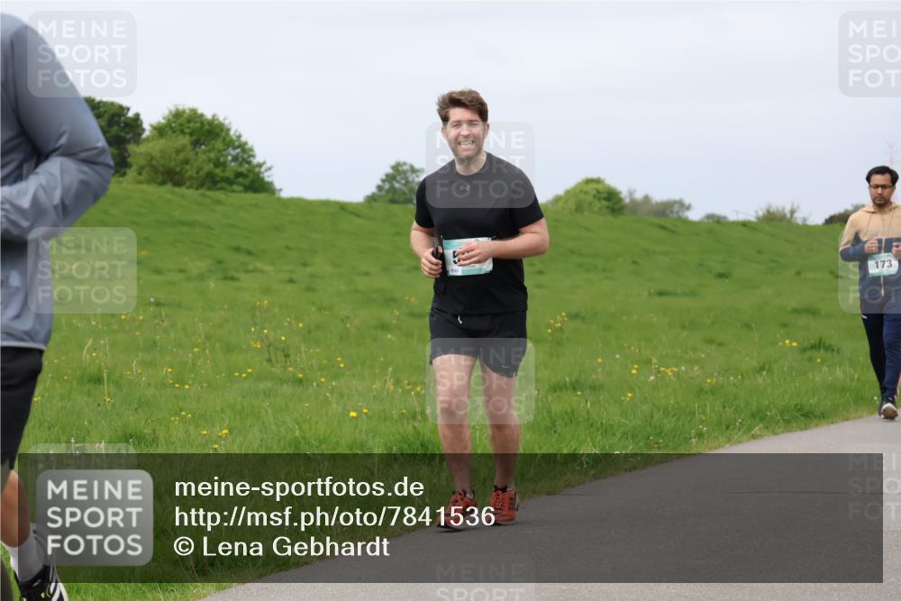 04.05.2025 - 8. Wedeler Halbmarathon Lena Gebhardt http://msf.ph/oto/7841536 04.05.2025 11:56:49 Laufen 863, 173 meine-sportfotos.de