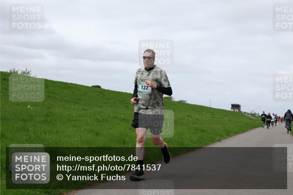 04.05.2025 - 8. Wedeler Halbmarathon Yannick Fuchs http://msf.ph/oto/7841537 04.05.2025 11:49:21 Laufen 122 meine-sportfotos.de