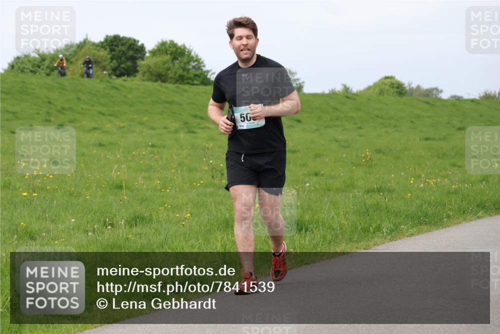 04.05.2025 - 8. Wedeler Halbmarathon Lena Gebhardt http://msf.ph/oto/7841539 04.05.2025 11:56:50 Laufen 50, 863 meine-sportfotos.de