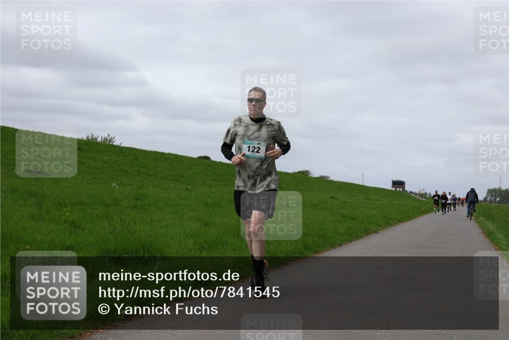 04.05.2025 - 8. Wedeler Halbmarathon Yannick Fuchs http://msf.ph/oto/7841545 04.05.2025 11:49:22 Laufen 122 meine-sportfotos.de