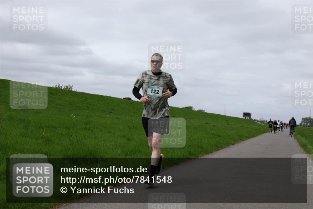04.05.2025 - 8. Wedeler Halbmarathon Yannick Fuchs http://msf.ph/oto/7841548 04.05.2025 11:49:22 Laufen 122 meine-sportfotos.de