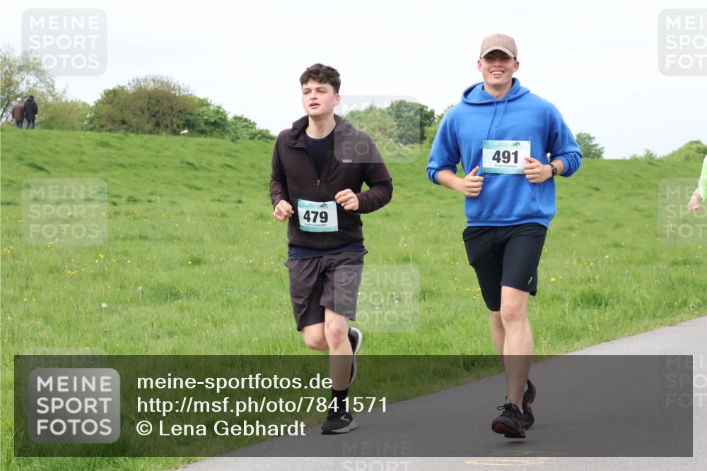 04.05.2025 - 8. Wedeler Halbmarathon Lena Gebhardt http://msf.ph/oto/7841571 04.05.2025 11:57:14 Laufen 479, 491 meine-sportfotos.de