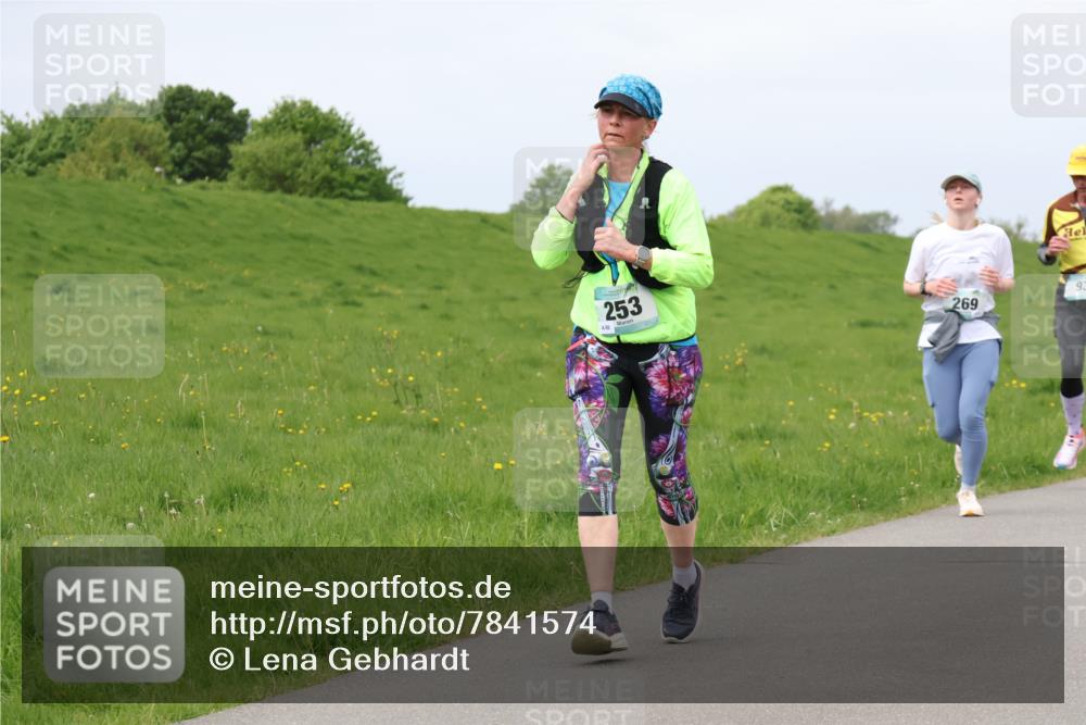 04.05.2025 - 8. Wedeler Halbmarathon Lena Gebhardt http://msf.ph/oto/7841574 04.05.2025 11:57:16 Laufen 60, 253, 269, 93 meine-sportfotos.de