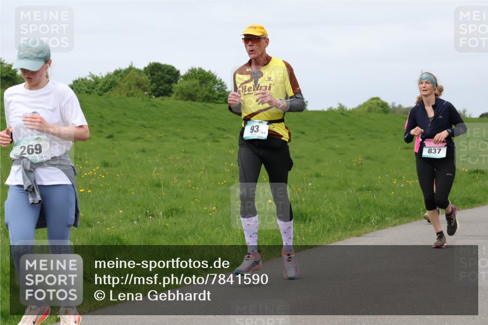 04.05.2025 - 8. Wedeler Halbmarathon Lena Gebhardt http://msf.ph/oto/7841590 04.05.2025 11:57:20 Laufen 269, 41, 93, 33, 6, 837 meine-sportfotos.de