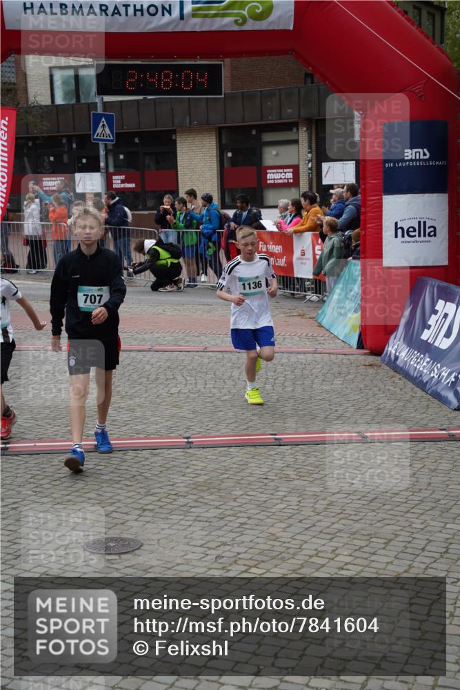 04.05.2025 - 8. Wedeler Halbmarathon Felixshl http://msf.ph/oto/7841604 04.05.2025 12:48:02 Ziel 707, 791, 898, 1078, 1136 meine-sportfotos.de