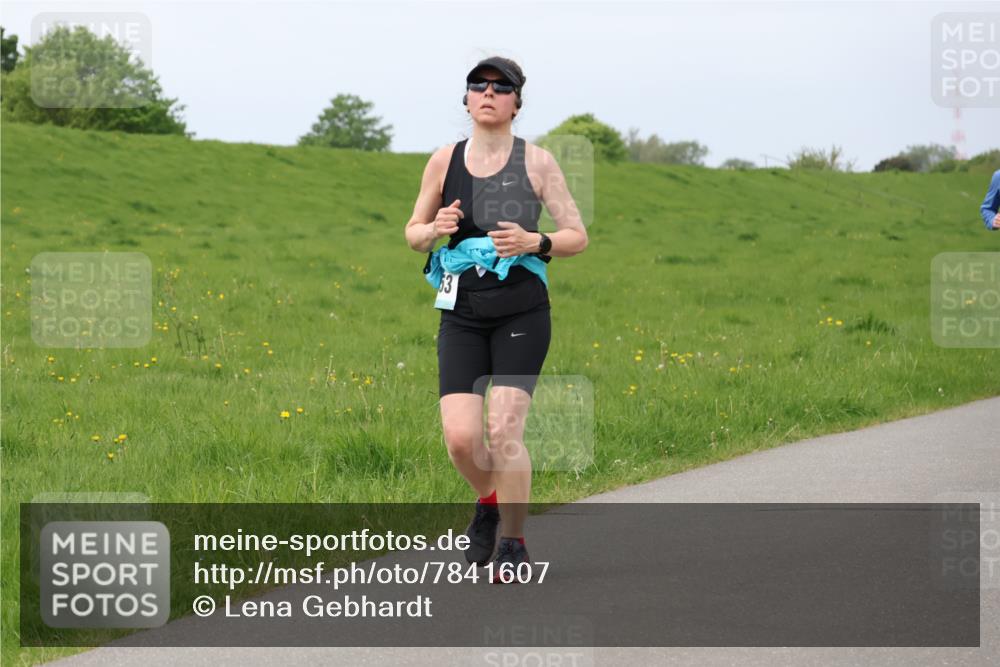 04.05.2025 - 8. Wedeler Halbmarathon Lena Gebhardt http://msf.ph/oto/7841607 04.05.2025 11:57:26 Laufen  meine-sportfotos.de