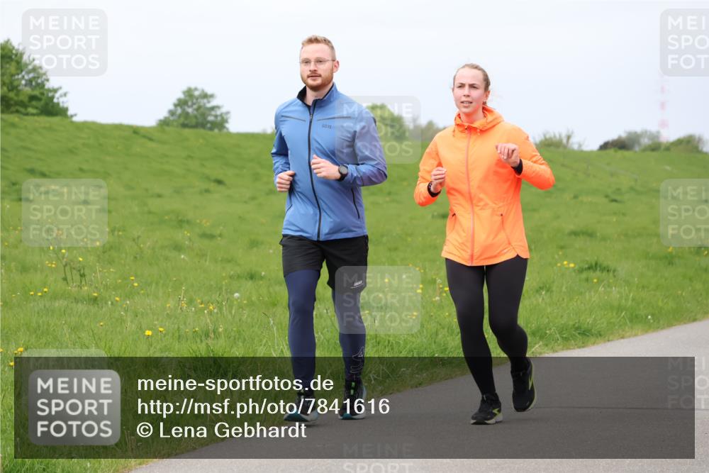 04.05.2025 - 8. Wedeler Halbmarathon Lena Gebhardt http://msf.ph/oto/7841616 04.05.2025 11:57:31 Laufen  meine-sportfotos.de
