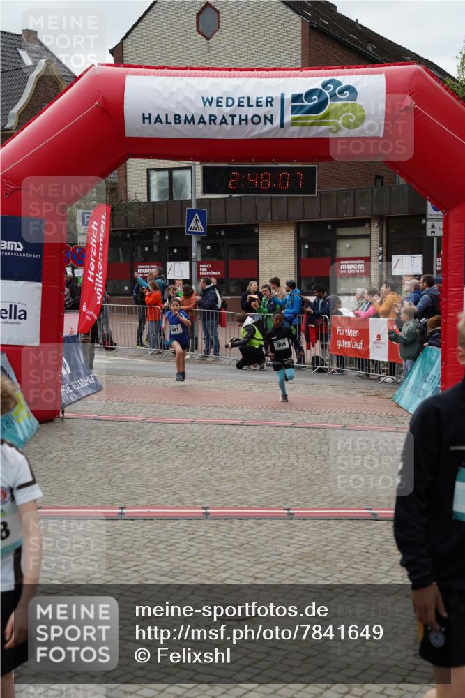 04.05.2025 - 8. Wedeler Halbmarathon Felixshl http://msf.ph/oto/7841649 04.05.2025 12:48:05 Ziel 707, 898, 906, 941, 1072, 1136 meine-sportfotos.de