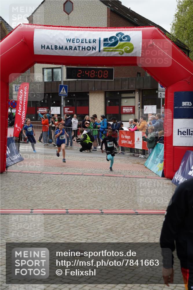 04.05.2025 - 8. Wedeler Halbmarathon Felixshl http://msf.ph/oto/7841663 04.05.2025 12:48:05 Ziel 707, 898, 906, 941, 1072, 1136 meine-sportfotos.de