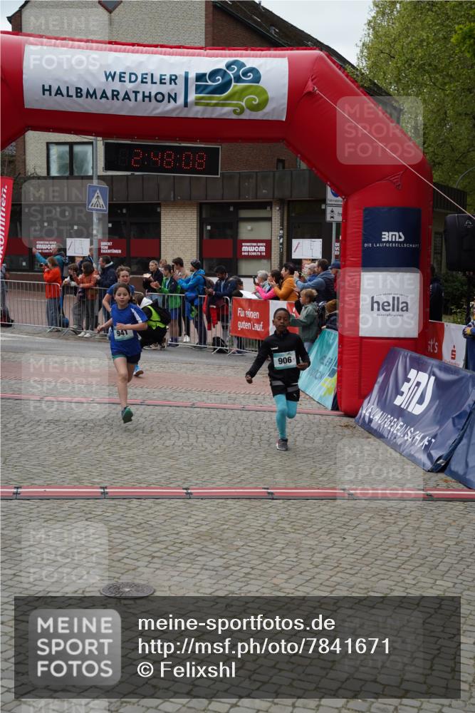 04.05.2025 - 8. Wedeler Halbmarathon Felixshl http://msf.ph/oto/7841671 04.05.2025 12:48:06 Ziel 898, 906, 941, 1072, 1136 meine-sportfotos.de