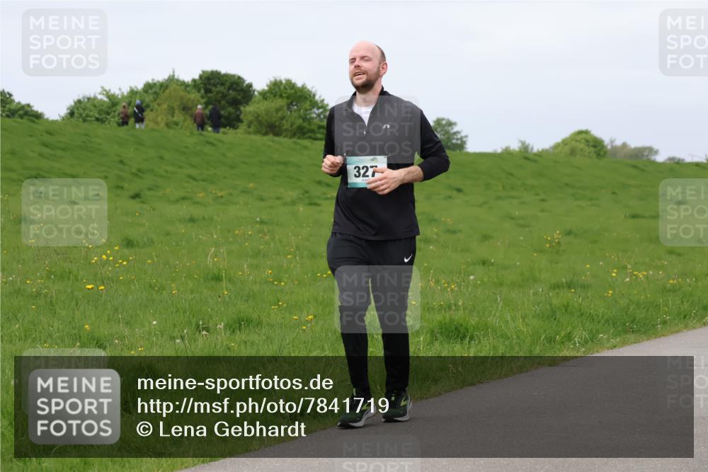 04.05.2025 - 8. Wedeler Halbmarathon Lena Gebhardt http://msf.ph/oto/7841719 04.05.2025 11:58:17 Laufen 327 meine-sportfotos.de