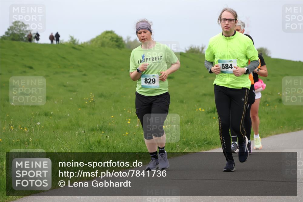 04.05.2025 - 8. Wedeler Halbmarathon Lena Gebhardt http://msf.ph/oto/7841736 04.05.2025 11:59:14 Laufen 584, 829 meine-sportfotos.de