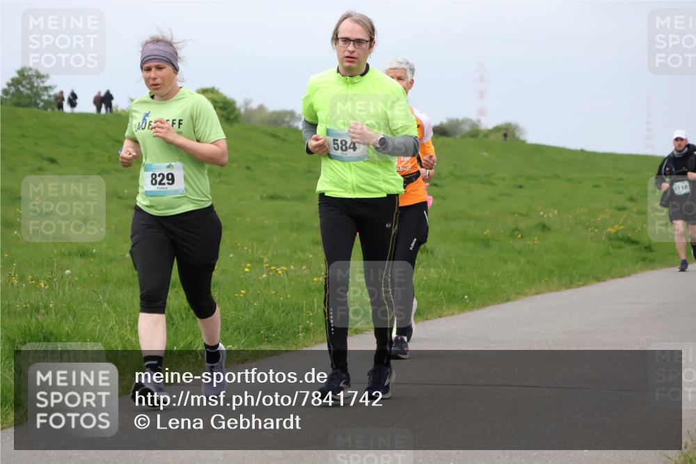 04.05.2025 - 8. Wedeler Halbmarathon Lena Gebhardt http://msf.ph/oto/7841742 04.05.2025 11:59:15 Laufen 584, 829, 1112 meine-sportfotos.de