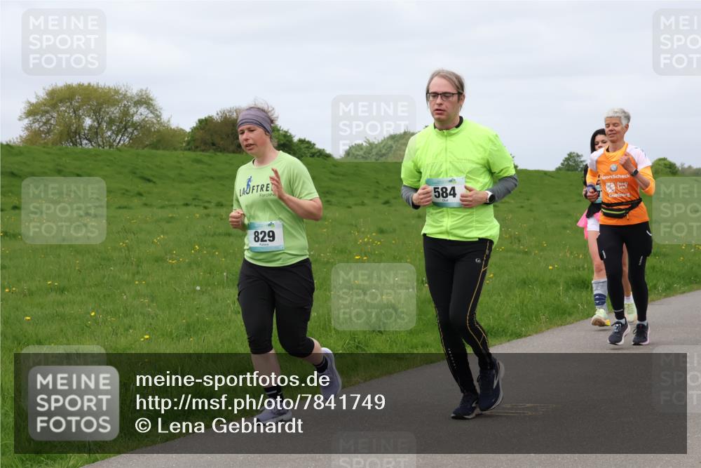 04.05.2025 - 8. Wedeler Halbmarathon Lena Gebhardt http://msf.ph/oto/7841749 04.05.2025 11:59:18 Laufen 584, 829 meine-sportfotos.de