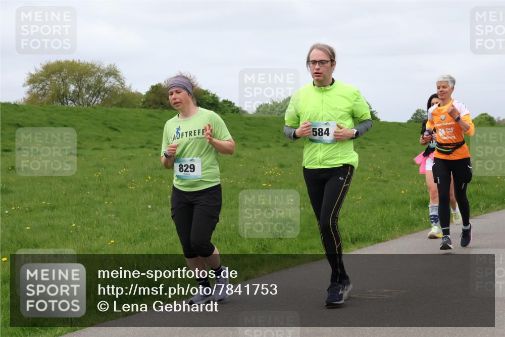 04.05.2025 - 8. Wedeler Halbmarathon Lena Gebhardt http://msf.ph/oto/7841753 04.05.2025 11:59:18 Laufen 584, 829 meine-sportfotos.de