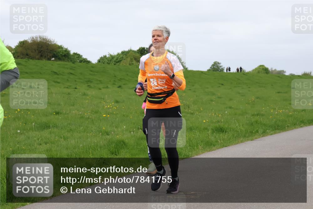 04.05.2025 - 8. Wedeler Halbmarathon Lena Gebhardt http://msf.ph/oto/7841755 04.05.2025 11:59:19 Laufen  meine-sportfotos.de
