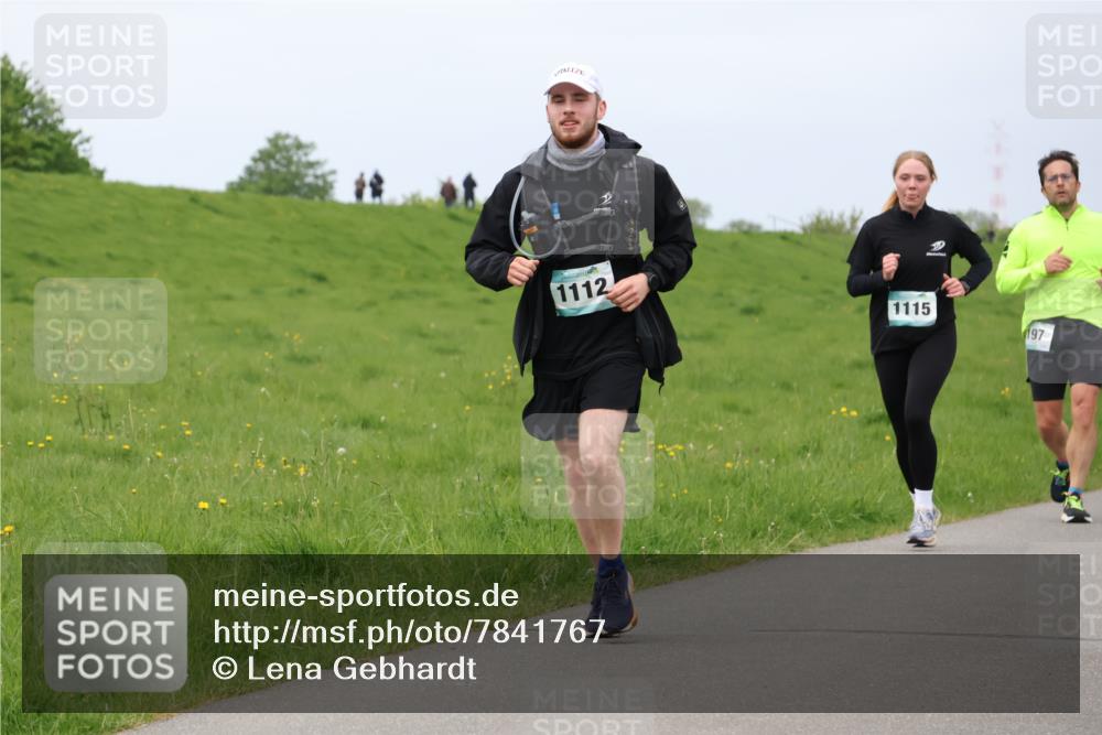 04.05.2025 - 8. Wedeler Halbmarathon Lena Gebhardt http://msf.ph/oto/7841767 04.05.2025 11:59:26 Laufen 1112, 1115, 197 meine-sportfotos.de