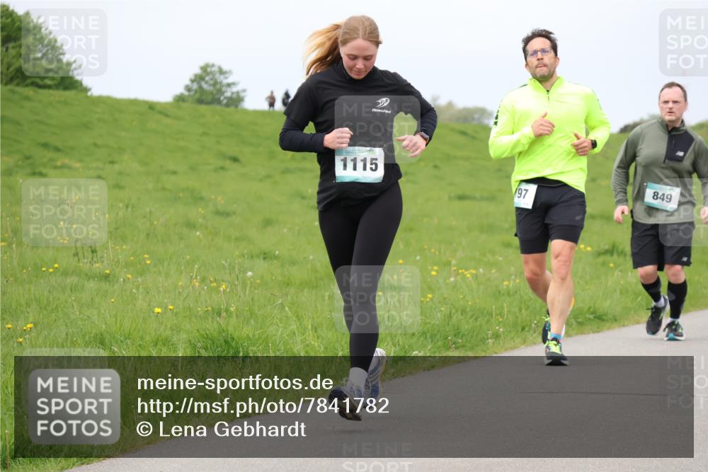 04.05.2025 - 8. Wedeler Halbmarathon Lena Gebhardt http://msf.ph/oto/7841782 04.05.2025 11:59:29 Laufen 1115, 849, 97 meine-sportfotos.de