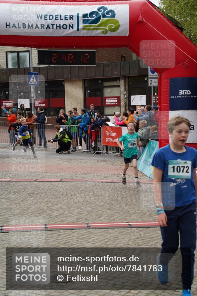 04.05.2025 - 8. Wedeler Halbmarathon Felixshl http://msf.ph/oto/7841783 04.05.2025 12:48:10 Ziel 542, 600, 899, 906, 941, 1072, 1192 meine-sportfotos.de