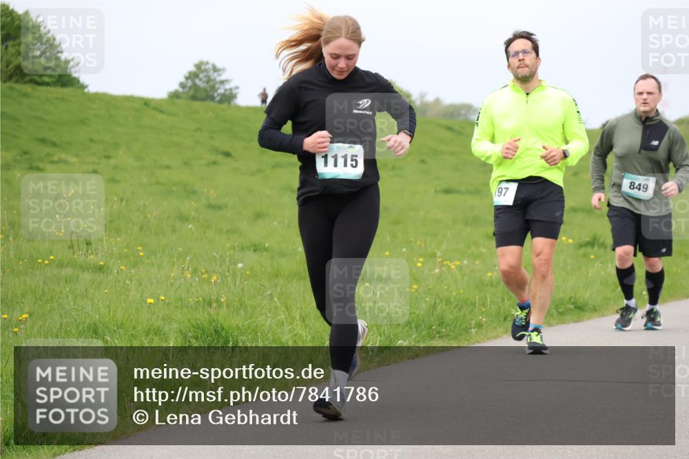 04.05.2025 - 8. Wedeler Halbmarathon Lena Gebhardt http://msf.ph/oto/7841786 04.05.2025 11:59:29 Laufen 1115, 97, 849 meine-sportfotos.de