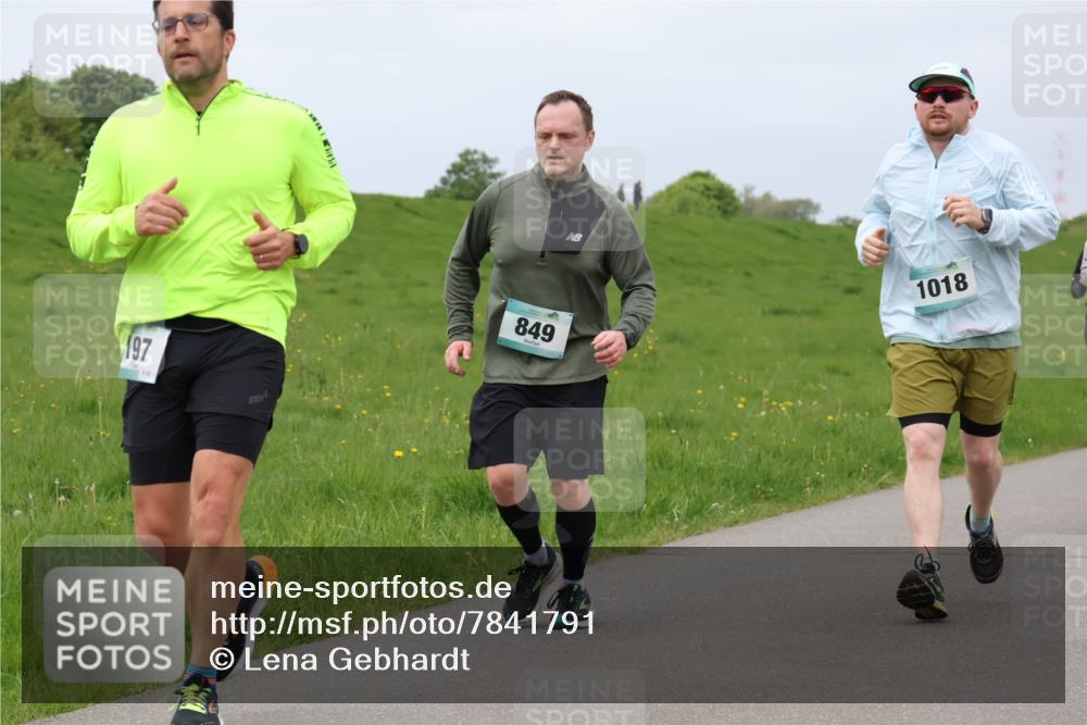 04.05.2025 - 8. Wedeler Halbmarathon Lena Gebhardt http://msf.ph/oto/7841791 04.05.2025 11:59:33 Laufen 197, 49, 849, 1018 meine-sportfotos.de