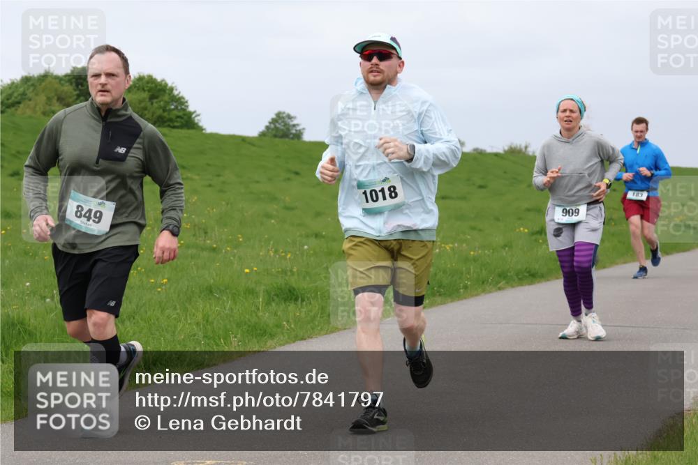 04.05.2025 - 8. Wedeler Halbmarathon Lena Gebhardt http://msf.ph/oto/7841797 04.05.2025 11:59:34 Laufen 849, 1018, 909, 183 meine-sportfotos.de