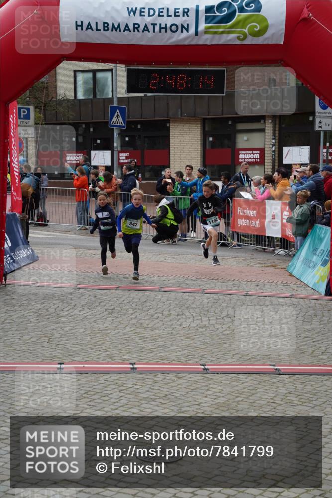 04.05.2025 - 8. Wedeler Halbmarathon Felixshl http://msf.ph/oto/7841799 04.05.2025 12:48:11 Ziel 542, 600, 899, 906, 941, 1072, 1192 meine-sportfotos.de