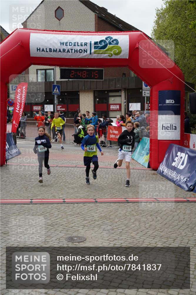 04.05.2025 - 8. Wedeler Halbmarathon Felixshl http://msf.ph/oto/7841837 04.05.2025 12:48:13 Ziel 542, 600, 899, 1072, 1191, 1192 meine-sportfotos.de