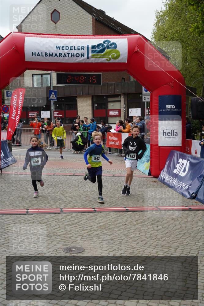 04.05.2025 - 8. Wedeler Halbmarathon Felixshl http://msf.ph/oto/7841846 04.05.2025 12:48:13 Ziel 542, 600, 899, 1072, 1191, 1192 meine-sportfotos.de