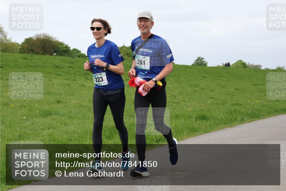 04.05.2025 - 8. Wedeler Halbmarathon Lena Gebhardt http://msf.ph/oto/7841850 04.05.2025 11:59:46 Laufen 223, 261 meine-sportfotos.de