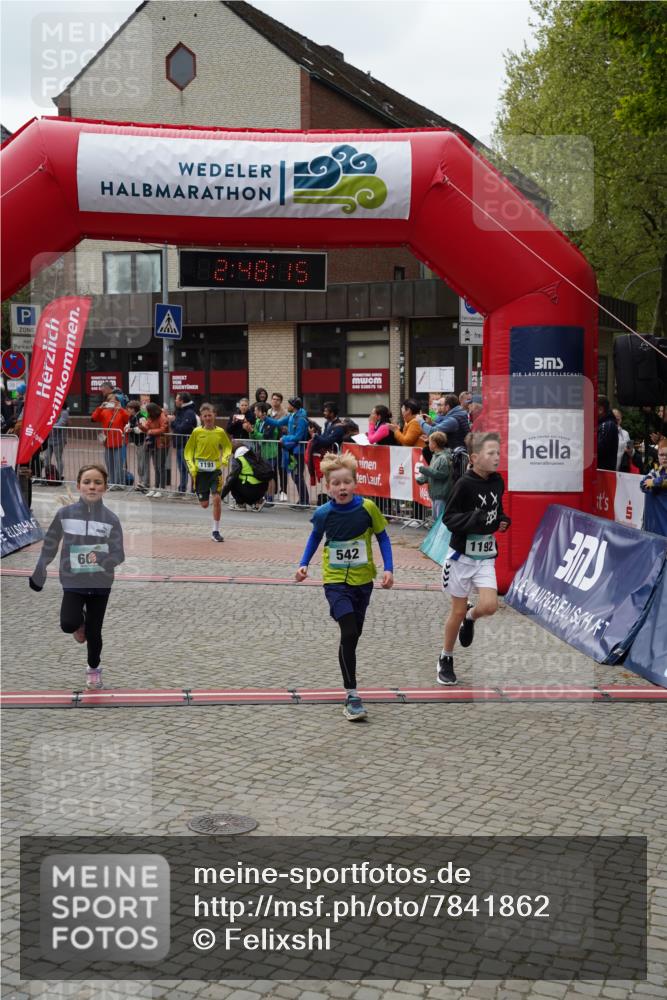04.05.2025 - 8. Wedeler Halbmarathon Felixshl http://msf.ph/oto/7841862 04.05.2025 12:48:13 Ziel 542, 600, 899, 1072, 1191, 1192 meine-sportfotos.de