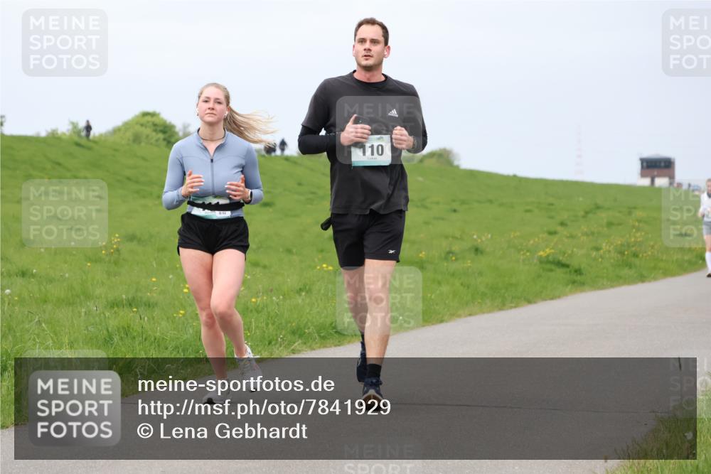 04.05.2025 - 8. Wedeler Halbmarathon Lena Gebhardt http://msf.ph/oto/7841929 04.05.2025 12:01:02 Laufen 110 meine-sportfotos.de
