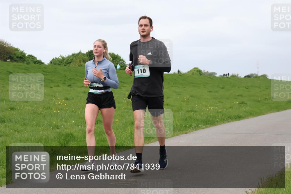 04.05.2025 - 8. Wedeler Halbmarathon Lena Gebhardt http://msf.ph/oto/7841939 04.05.2025 12:01:04 Laufen 110 meine-sportfotos.de