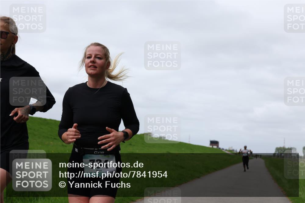 04.05.2025 - 8. Wedeler Halbmarathon Yannick Fuchs http://msf.ph/oto/7841954 04.05.2025 11:49:59 Laufen 734, 86 meine-sportfotos.de