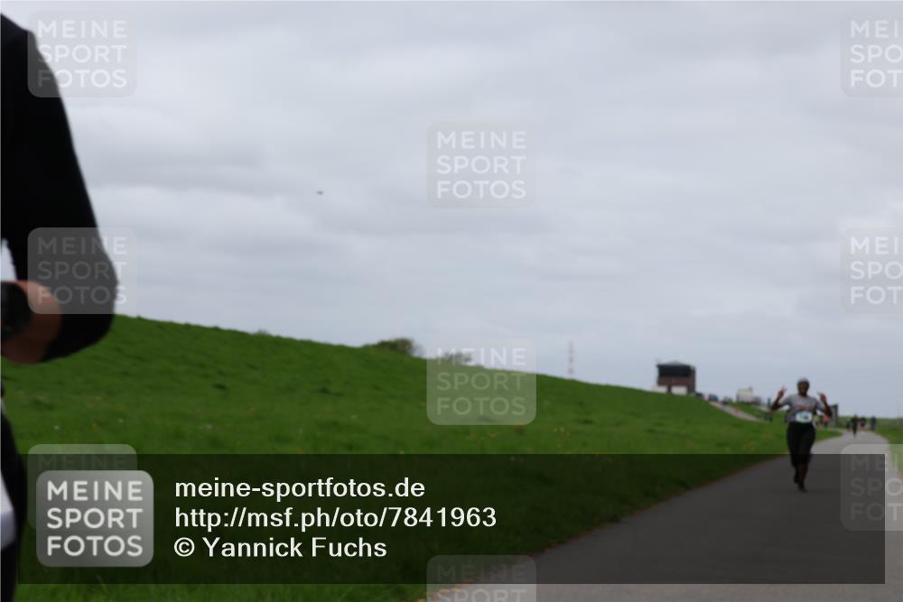 04.05.2025 - 8. Wedeler Halbmarathon Yannick Fuchs http://msf.ph/oto/7841963 04.05.2025 11:49:59 Laufen  meine-sportfotos.de