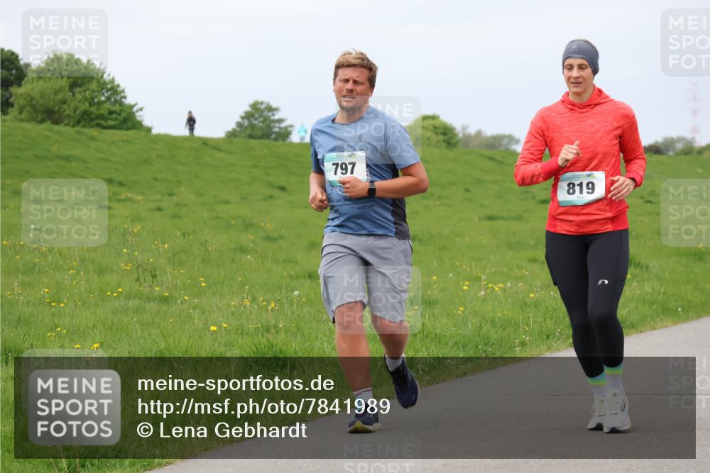 04.05.2025 - 8. Wedeler Halbmarathon Lena Gebhardt http://msf.ph/oto/7841989 04.05.2025 12:01:28 Laufen 819, 797 meine-sportfotos.de