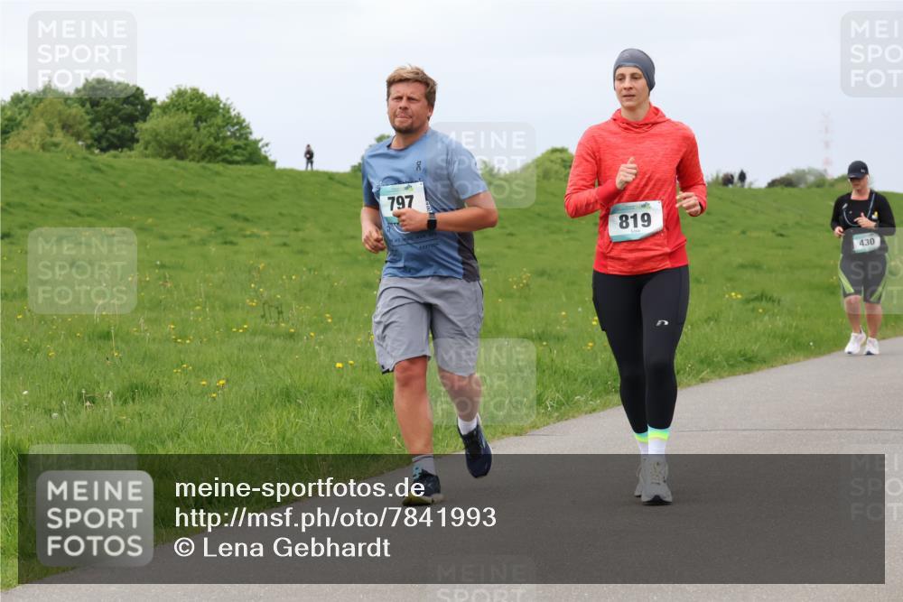 04.05.2025 - 8. Wedeler Halbmarathon Lena Gebhardt http://msf.ph/oto/7841993 04.05.2025 12:01:29 Laufen 797, 192, 819, 430 meine-sportfotos.de