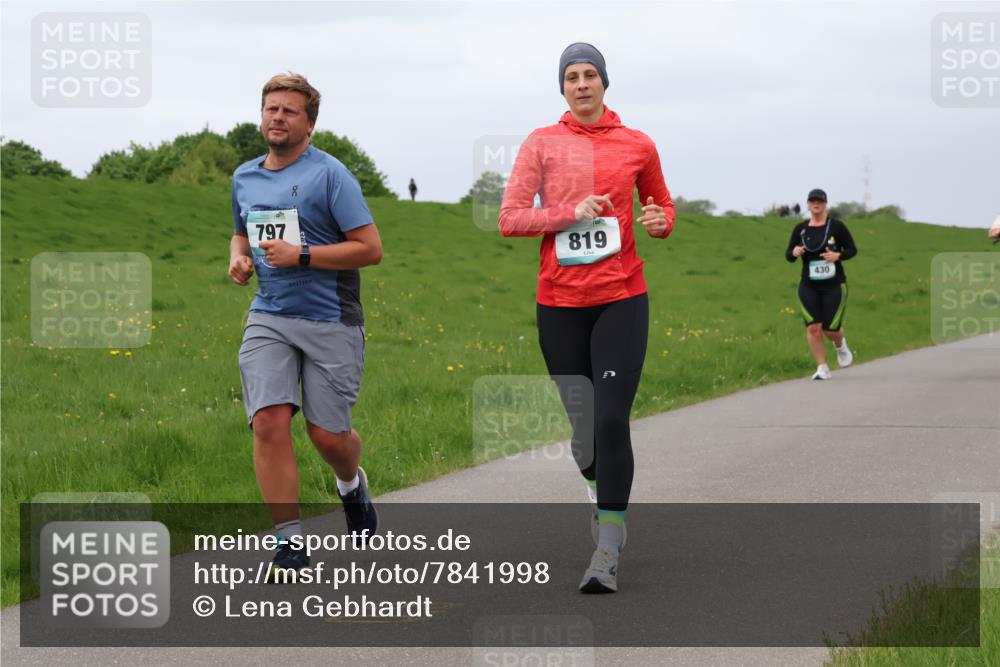 04.05.2025 - 8. Wedeler Halbmarathon Lena Gebhardt http://msf.ph/oto/7841998 04.05.2025 12:01:31 Laufen 797, 819, 430 meine-sportfotos.de