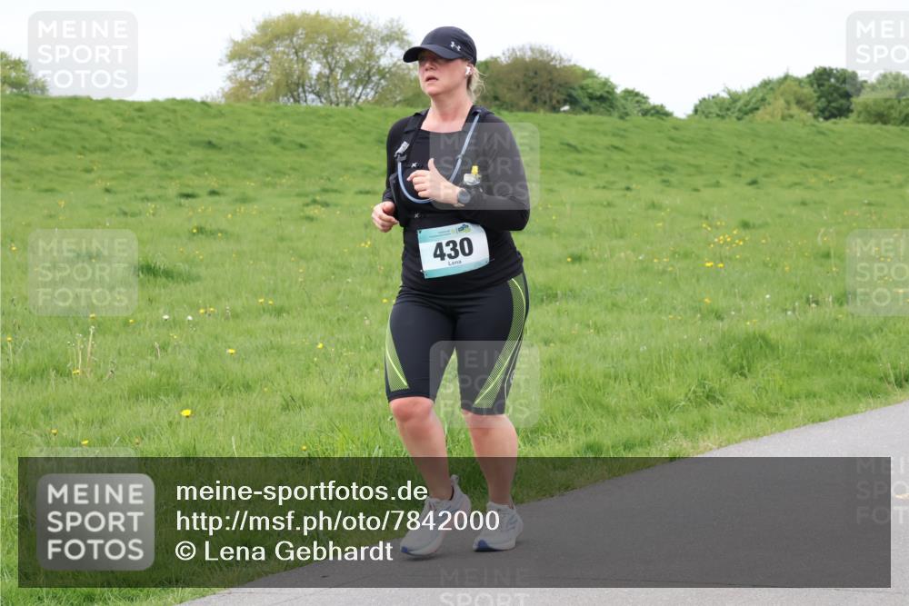 04.05.2025 - 8. Wedeler Halbmarathon Lena Gebhardt http://msf.ph/oto/7842000 04.05.2025 12:01:37 Laufen 430 meine-sportfotos.de
