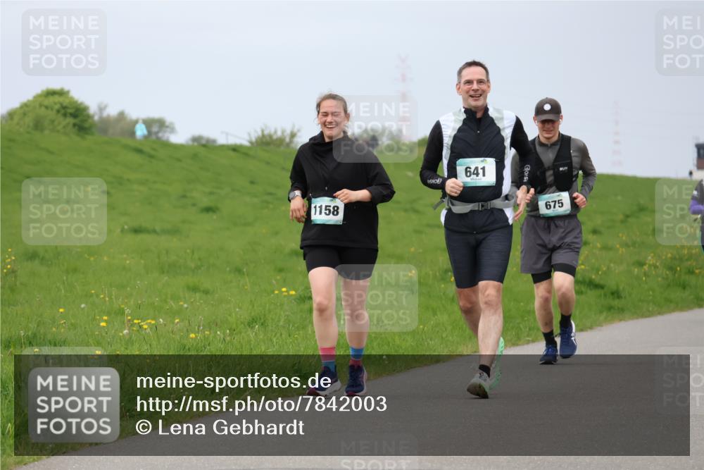 04.05.2025 - 8. Wedeler Halbmarathon Lena Gebhardt http://msf.ph/oto/7842003 04.05.2025 12:02:05 Laufen 1158, 641, 675 meine-sportfotos.de