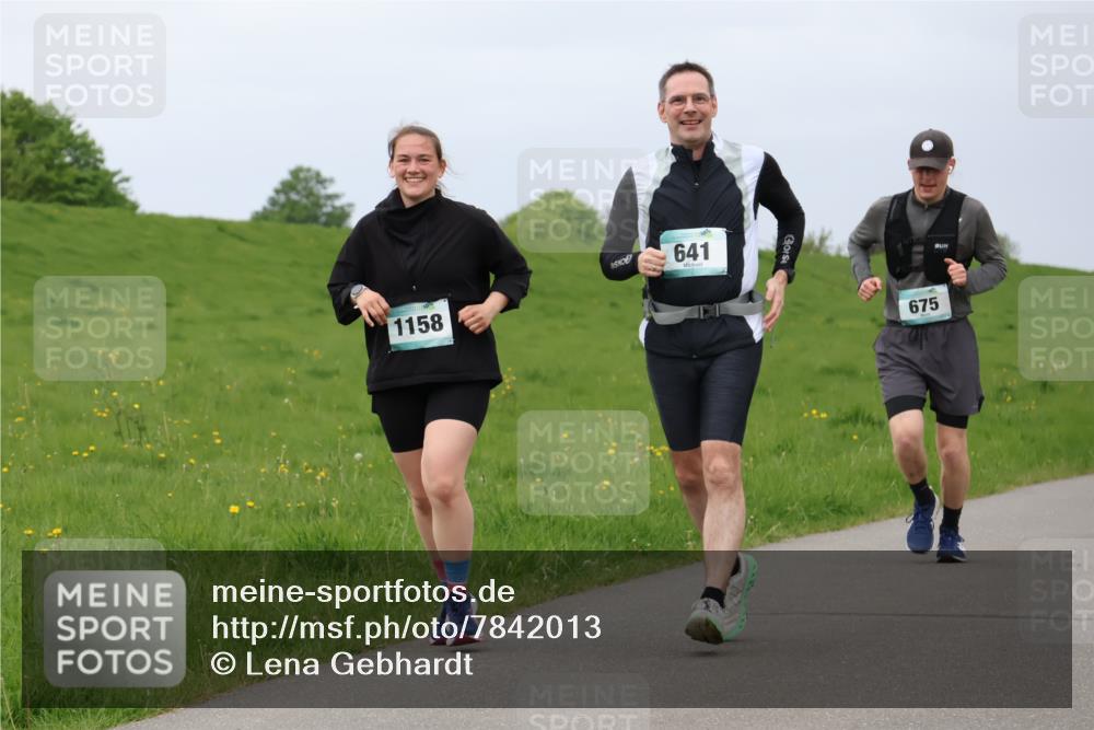 04.05.2025 - 8. Wedeler Halbmarathon Lena Gebhardt http://msf.ph/oto/7842013 04.05.2025 12:02:09 Laufen 1158, 641, 675 meine-sportfotos.de