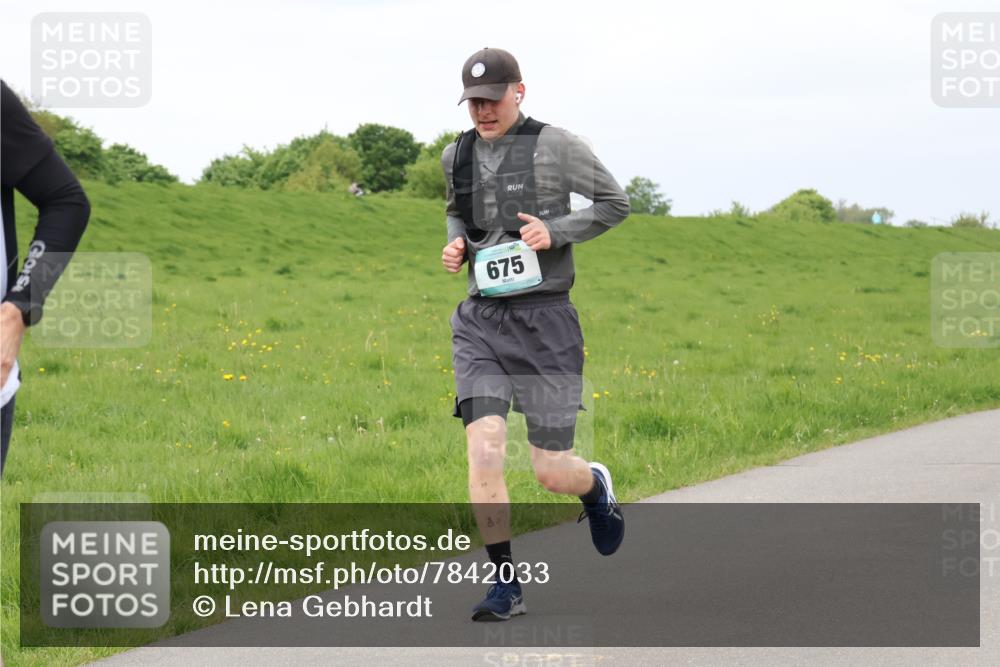 04.05.2025 - 8. Wedeler Halbmarathon Lena Gebhardt http://msf.ph/oto/7842033 04.05.2025 12:02:13 Laufen 675 meine-sportfotos.de