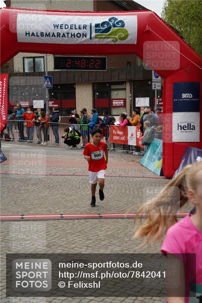 04.05.2025 - 8. Wedeler Halbmarathon Felixshl http://msf.ph/oto/7842041 04.05.2025 12:48:20 Ziel 161, 591, 900, 1076, 1191 meine-sportfotos.de